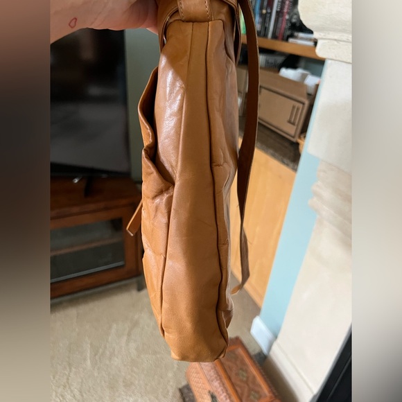 L.J. Simone Vintage Genuine Leather Crossbody Shoulder Bag with Bow Detail - Picture 5 of 10